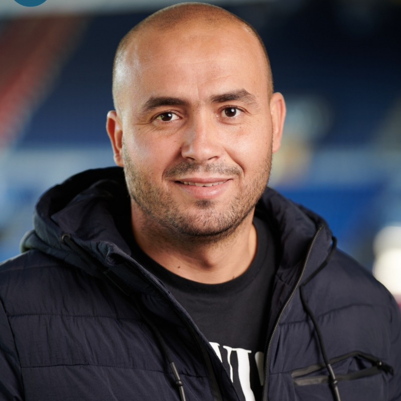 Photo de profil pour le VTC Transport emna à 12 Rue Paul Bert, 94200 Ivry-sur-Seine, France