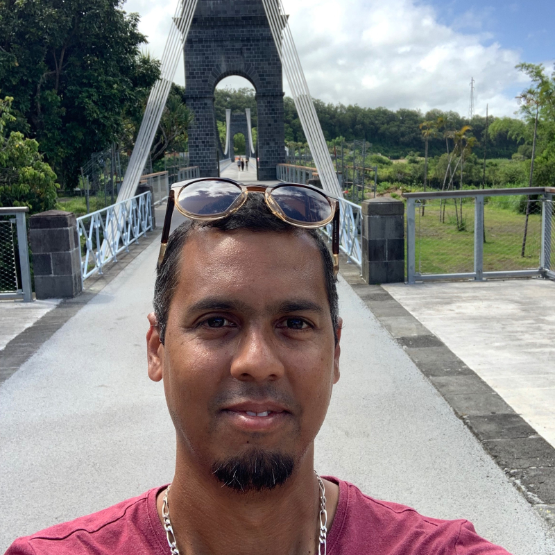 Photo de profil pour le VTC MI EMMEN A OU vtc à École maternelle publique Saint Benoît, 16 Rue Saint-Benoît, 75006 Paris, France