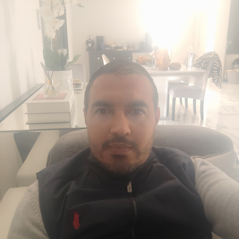 Photo de profil pour le VTC Élite drive by adnane à Brugheas, France